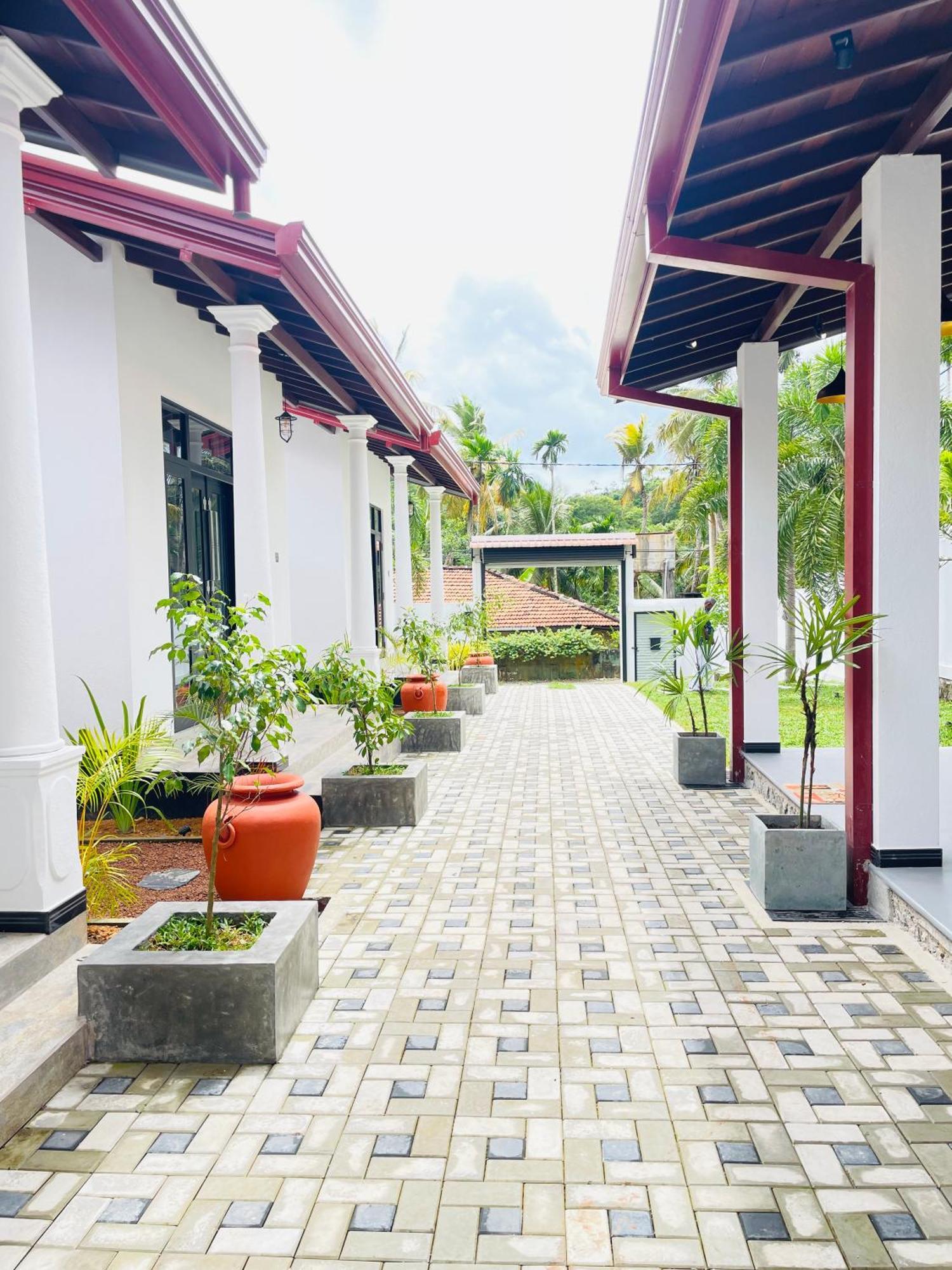 Thara Inn Villa Dickwella Exterior photo
