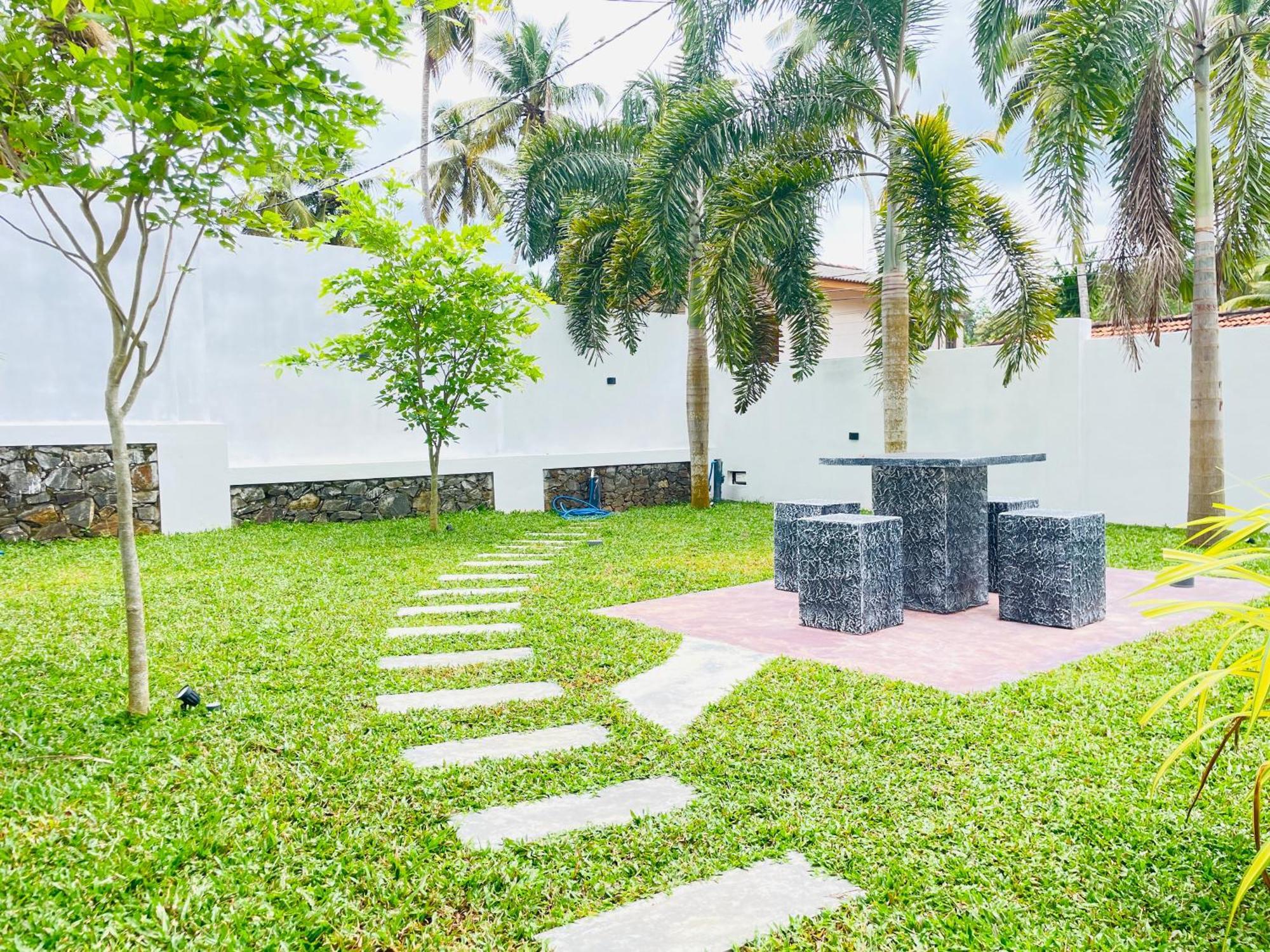 Thara Inn Villa Dickwella Exterior photo