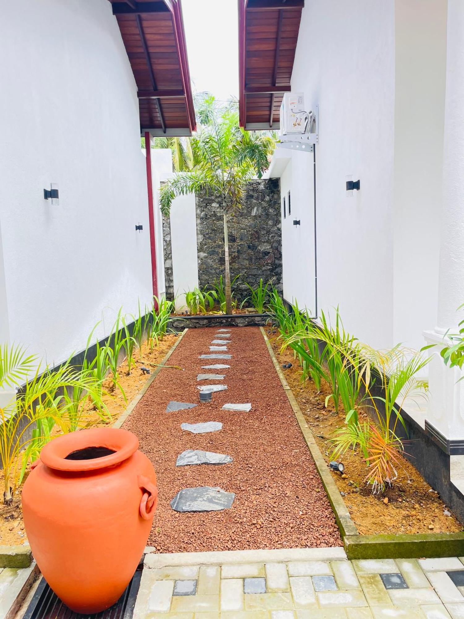 Thara Inn Villa Dickwella Exterior photo